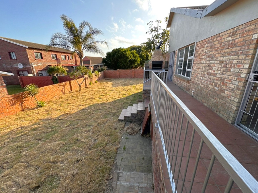 3 Bedroom Property for Sale in Wavecrest Eastern Cape